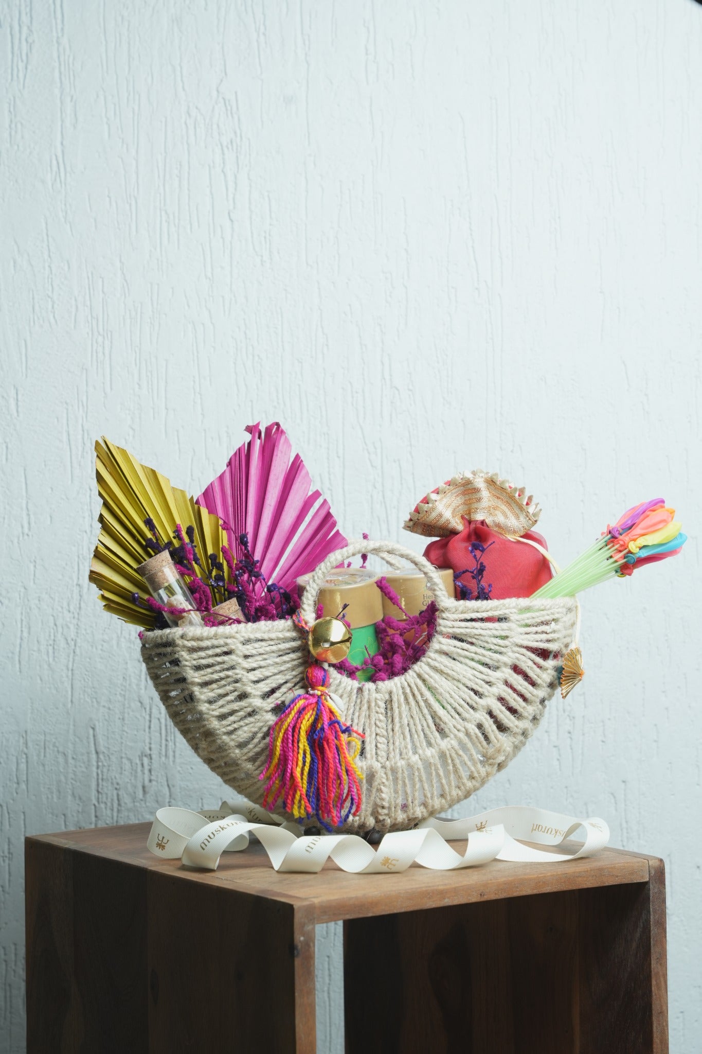 Rang-E-Muskurart Tokri - Eco-Friendly Holi Gift