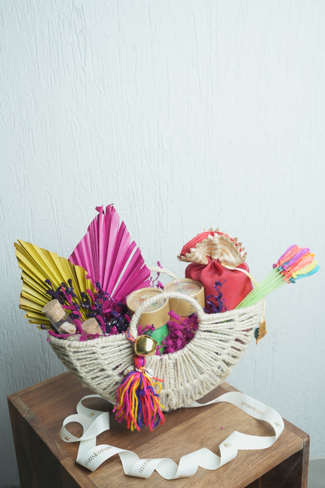 Rang-E-Muskurart Tokri - Eco-Friendly Holi Gift