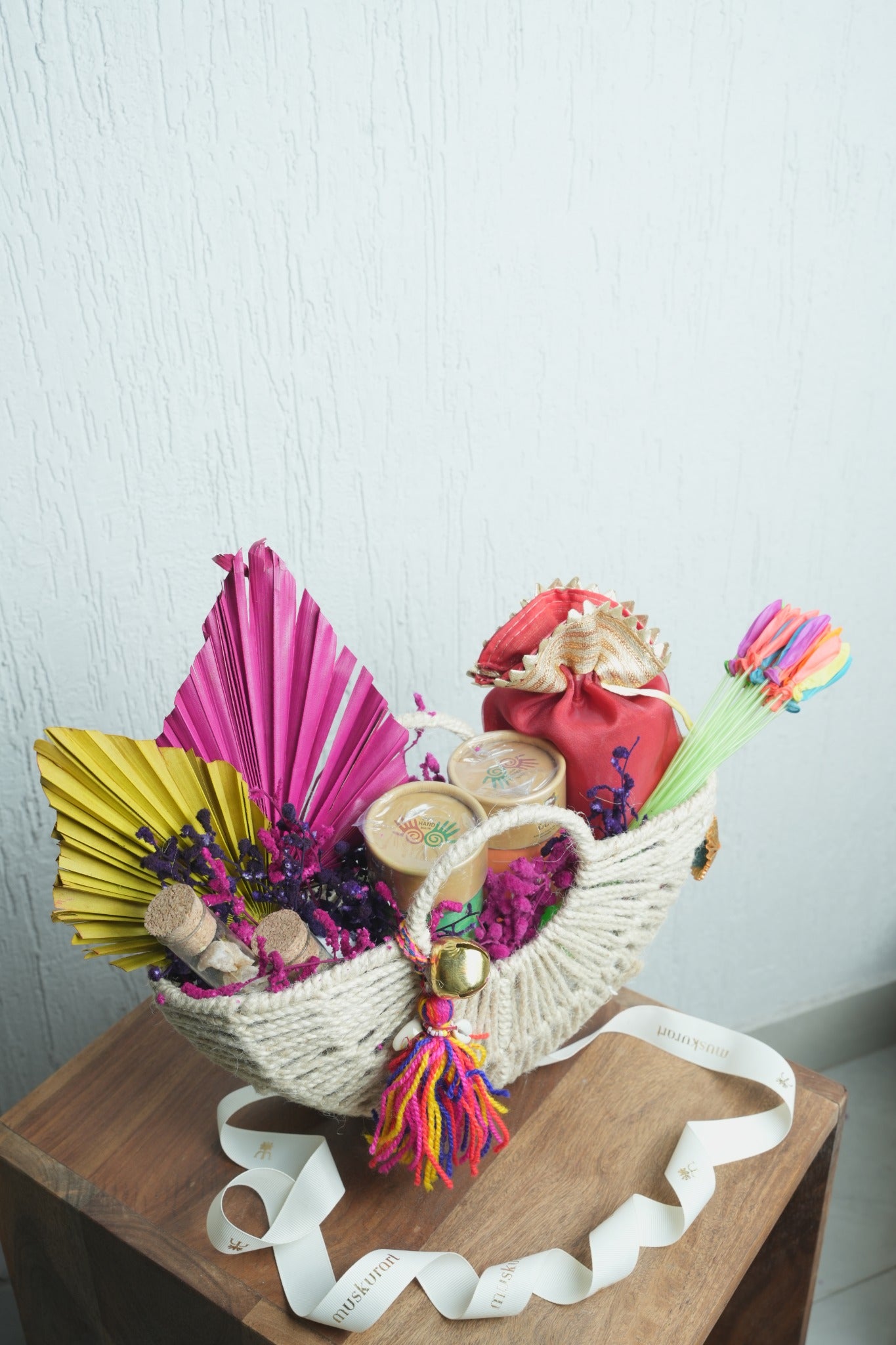 Rang-E-Muskurart Tokri - Eco-Friendly Holi Gift